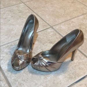 Aldo high healed shoes size 37 platinum leather